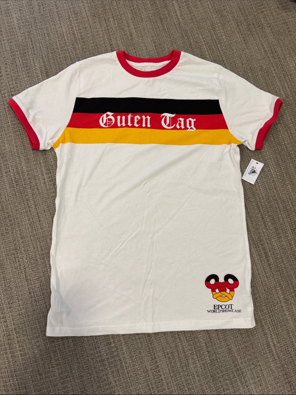 Disney World EPCOT Germany Pavilion Guten Tag Mickey Pretzel T-Shirt NWT